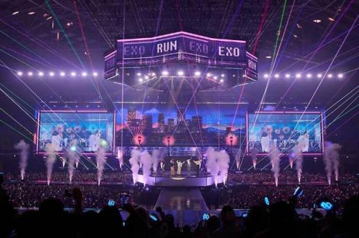 Exo starts world tour as 32,000 global fans fill Seoul arena