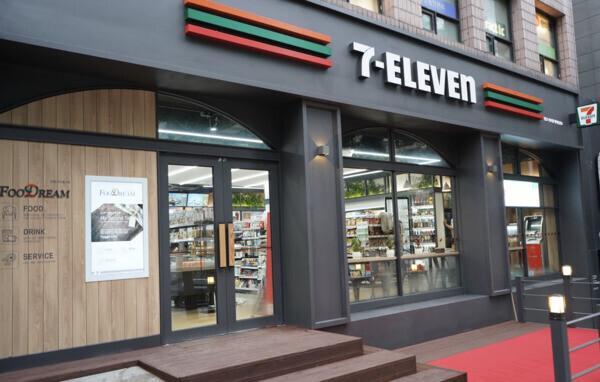 나프타 불안에 세븐일레븐, 비닐봉투 가격 인상…유가 상승 여파 확산