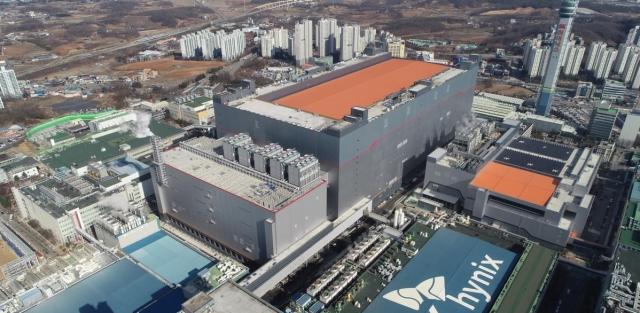 HBM 수요 폭증 속 인력 확보전…SK하이닉스, 생산직 채용으로 현장 경쟁력 강화