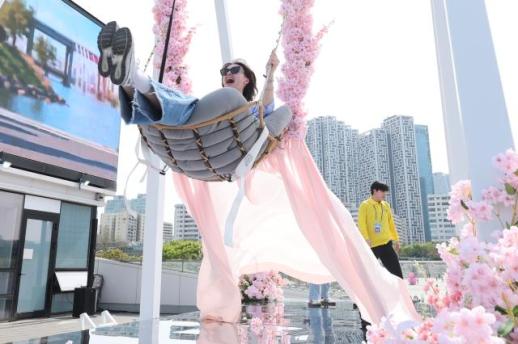 Seoul spring festival turns Han river into a theme park