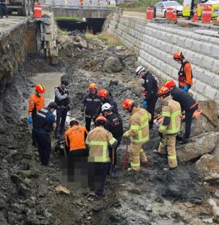 수해 막으려다 토사에… 보령 하천 정비하던 60대, 끝내 무너진 흙더미에 숨져