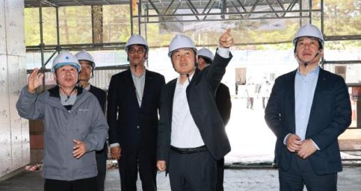 Jeonbuk Gov. Kim Kwan-young inspects Jeongeup biotech sites, childrens Miracle Playground