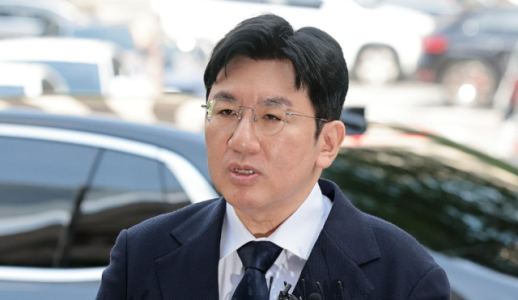 Police Seek Arrest Warrant for HYBE Chairman Bang Si-hyuk Over Alleged IPO Fraud