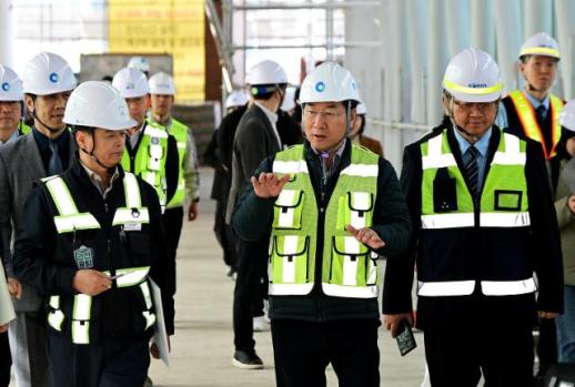 Incheon mayor inspects Songdo Station work for Incheon-origin KTX, set to open in 2026