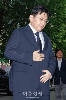 Police Seek Arrest Warrant for HYBE Chairman Bang Si-hyuk on Fraudulent Trading Allegations