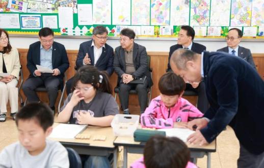 Acting Jeonbuk Education Superintendent Visits Basic Skills Lead School in Namwon
