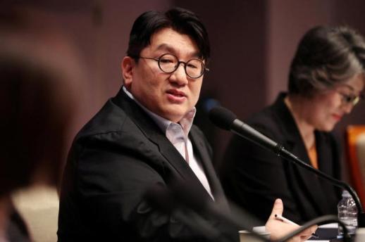 Police seek arrest warrant for HYBE Chairman Bang Si-hyuk over alleged IPO fraud