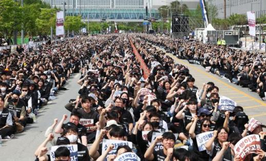 三星电子工会举行集会 要求废除奖金上限