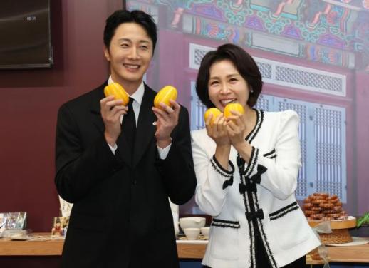 First lady Kim Hye-kyung promotes K-culture during Vietnam state visit