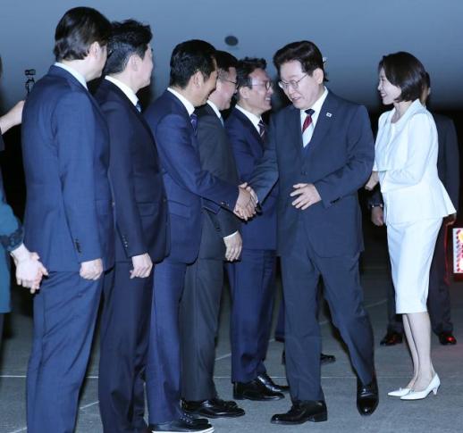 President Lee Jae-myung Returns to Seoul After State Visits to India and Vietnam
