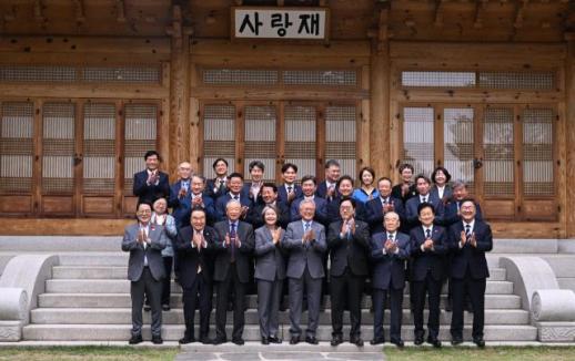 文在寅夫妇到访国会 出席《板门店宣言》发表8周年纪念活动