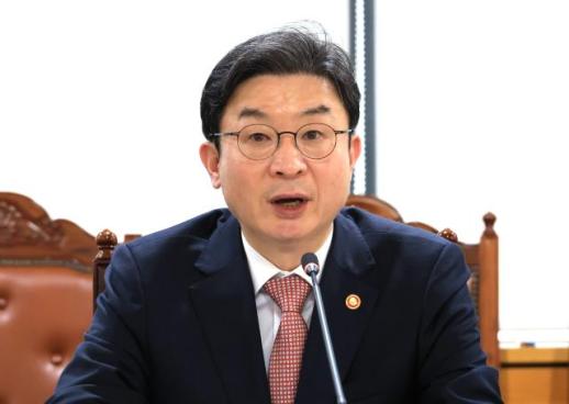 South Korea to Ease Loan Caps for Mid-Rate Lending; Card Issuers to Offer Saitdol Loans