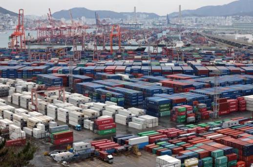 (UPDATE) March factory output sharply eases in Korea as Hormuz shock ripples