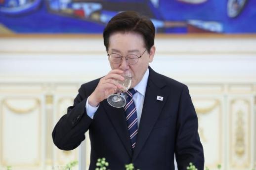 Lee Jae-myung calls for tough punishment for fake news, abusive comments