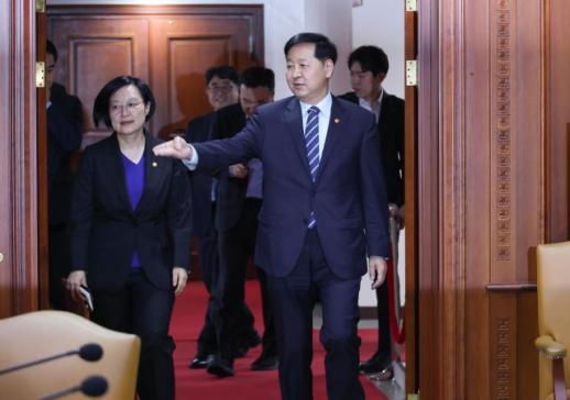 South Korea’s Koo Yun-cheol to Travel to Uzbekistan for Trilateral, ADB Meetings