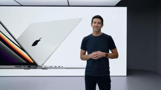 Apples incoming CEO signals new products as quarterly revenue hits record