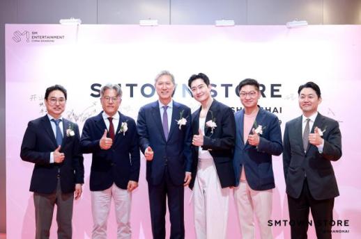SM, K-POP 본거지 상하이 접수…SMTOWN STORE로 중국 팬심 공략 가속