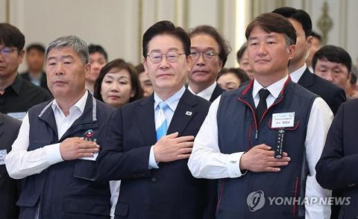 Lee Jae-myung Calls for Labor-Business Coexistence, Urges Policy Follow-Through