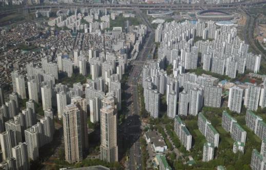 South Korea’s Higher Capital Gains Tax on Multi-Home Sellers Returns May 10; Long-Hold Deduction in Focus