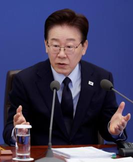 President Lee Calls for Step-by-Step Constitutional Amendments Ahead of Assembly Vote