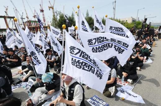 Samsung Electronics Shareholder Groups Rally Against Union’s Planned Strike as Market Cap Tops $1 Trillion