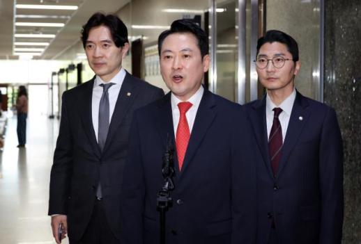 National Assembly Speaker Woo asks People Power Party leader Jang to back constitutional amendment vote