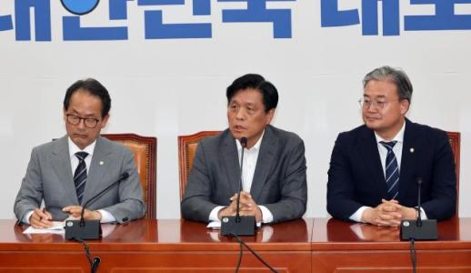 Democratic Party taps Kim Eui-kyeom, Park Jie-won for June 3 by-elections; one district still undecided