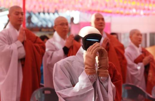 Robot Monk ‘Gabi’ Takes Buddhist Precepts at Seoul’s Jogyesa Temple