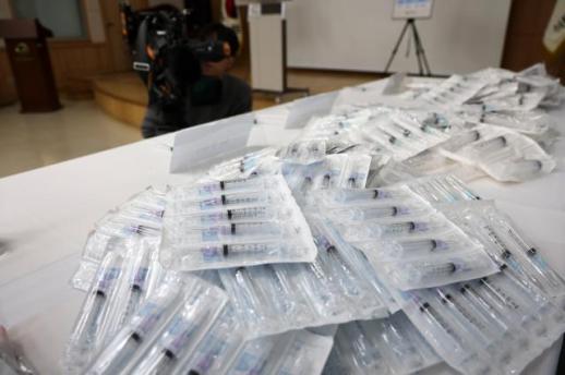 South Korea to name medical facilities hoarding supplies; prioritize plastic feedstock for makers