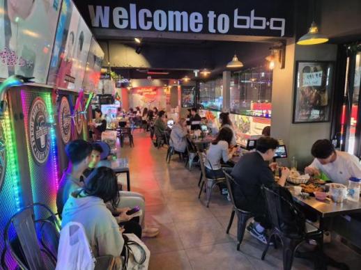 外籍游客推动韩式炸鸡热销 BBQ加速扩张大型门店