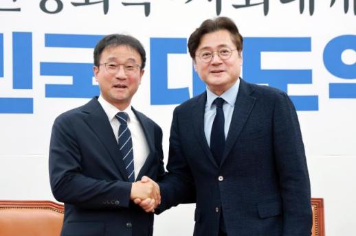 DP Floor Leader Han Byung-do Meets Senior Presidential Aide, Vows to Finish Key Bills by December