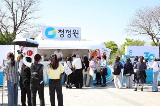 야구장으로 간 청정원…1200만 관중 시대 잡는다