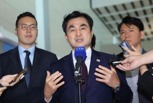 Defense minister heads to Washington to push for early transfer of wartime troop control