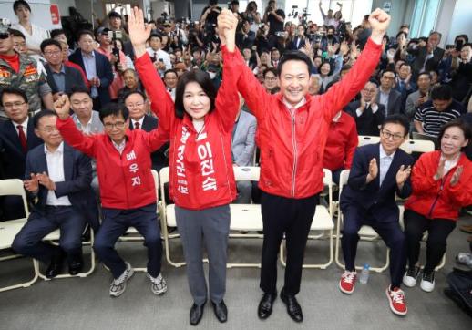 Jang Dong-hyuk Appeals for Support at Lee Jin-sooks Campaign Office Opening