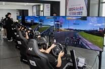 LG전자 OLED, 레이싱 체험 시장 공략…보는 화면에서 체험 화면으로