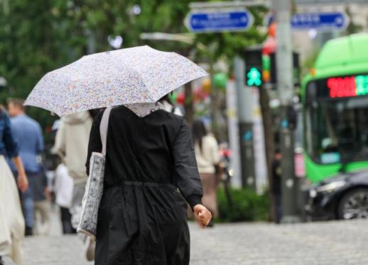 Rain brings relief to Seoul after weeks of early summer heat