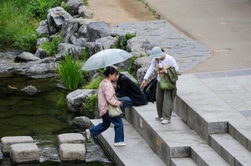Weather Forecast: Rain and Strong Winds Expected Nationwide with Highs of 23°C