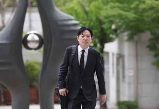 Prosecutor Park Sang-yong Appears Before Disciplinary Committee Over Salmon Party Allegations