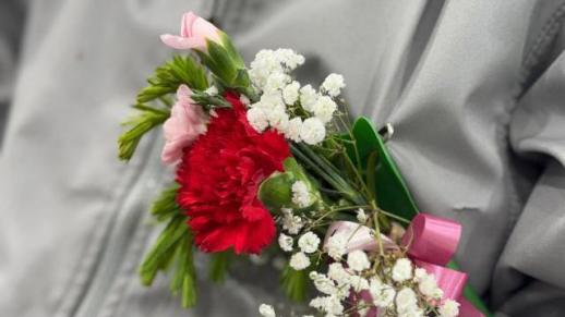 Guidelines for Teacher Gifts on May 15: Carnations Allowed, Gift Certificates Prohibited