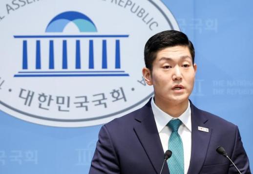Democratic Party to File Complaint Against Kim Jae-seop Over Allegations Against Candidate Jeong Won-o