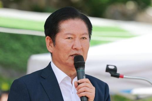 Jung Cheong-rae Visits Ulleung to Support Rural Basic Income Initiative