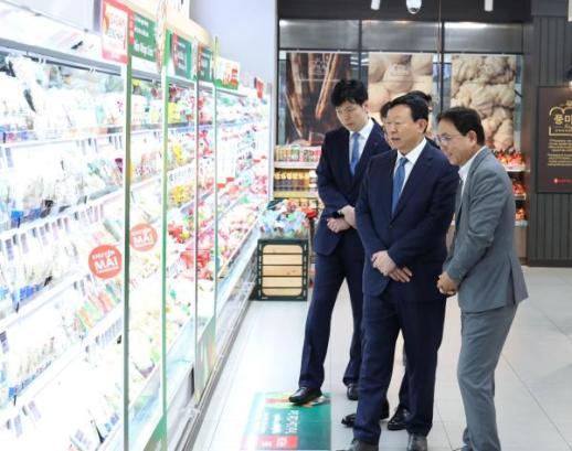 Emart and Lotte Mart Expand Profitability Through AI and International Growth