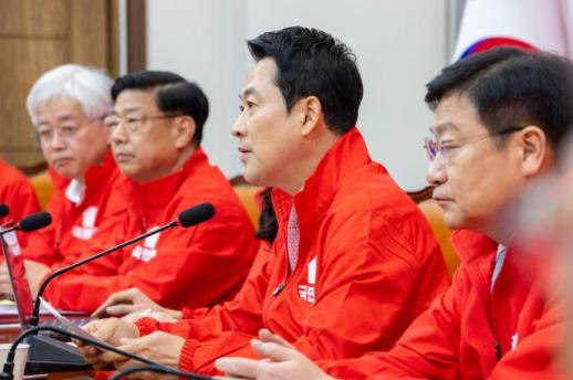 Jang Dong-hyuk Criticizes Jung Won-os Housing Policy and Past Assault Case