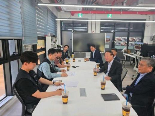 No breakthrough for Samsung Elec despite 11th-hour C-suite visit to union