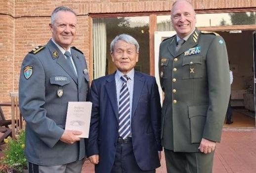 Veteran columnist publishes book on South Korean cultural diplomacy
