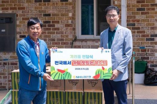 NH Bank President Kang Tae-young Supports Rural Labor in Gangwon
