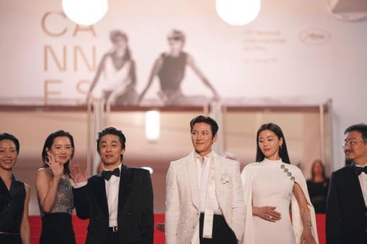 Korean Film Gunch Receives Standing Ovation at Cannes, Tops Domestic Box Office Pre-Sales