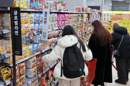 K-食品热度升温 韩国方便面海外销售持续扩大 