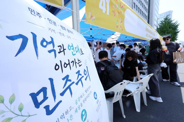 [5·18 46주년 | 광장과 오월] 그날을 산 사람과 배운 세대가 같은 광장에 섰다