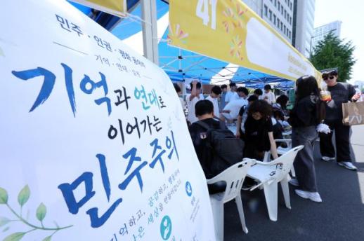 [5·18 46주년 | 광장과 오월] 그날을 산 사람과 배운 세대가 같은 광장에 섰다